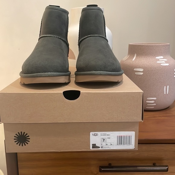 NEW! UGG Classic Mini II 🌲🌚 Forest Night - Women’s 7 ✨ RARE Forest color - Picture 5 of 7